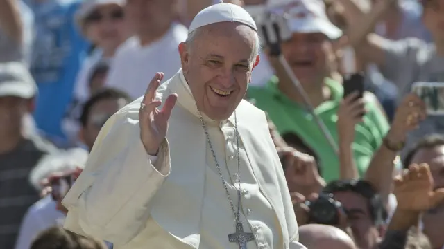 يقول البابا إنه ليس من العدل أن يبقى الزوجان مظلومين طويلا تحت وطأة القلق مما إذا كان الطلاق سيتم أم لا