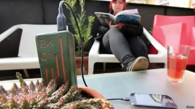 Cargador diseñado por ingenieros chilenas se conecta a una planta