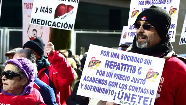 Protestas en España este año pidiendo al gobierno que pague los remedios que curan la hepatitis C