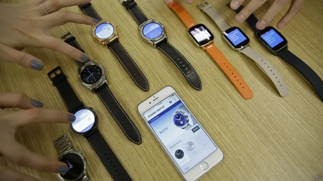 من المتوقع في المستقبل أن تصبح كل ساعات أندرويد الذكية قادرة على دعم نظام iOS