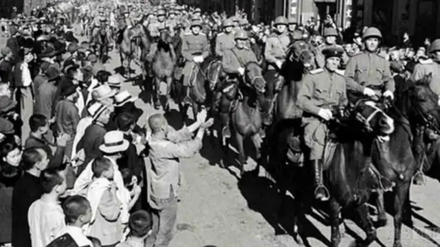 蘇聯和蒙古軍隊進入東北地區擊潰了日軍關東軍