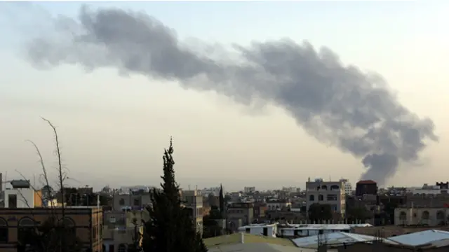 قصفت طائرات التحالف فجر الاربعاء قاعدة الديلمي بصنعاء