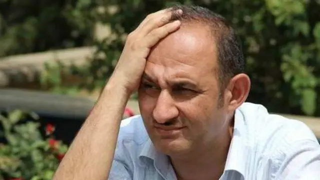 Natiq Cavadlı ona verilən sualların əsasən Meydan TV ilə bağlı olduğunu deyir. 