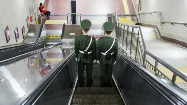 天安门地铁站警察