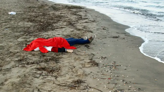 یونان کے مقامی اخبار کاتھیمیرینی کا کہنا ہے کہ تارکینِ وطن کی ابتدائی منزل سمجھے جانے والے جزیرے لیزبوس پر گذشتہ ہفتے کے دوران ساڑھے 17 ہزار افراد نے اندراج کروایا۔