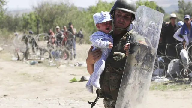 یورپ کے سرحدی ادارے فرنٹیکس کا کہنا ہے کہ صرف گذشتہ ہفتے کے دوران یونان پہنچنے والے تارکینِ وطن کی تعداد 23 ہزار ہے جو پچھلے ہفتے سے 50 فیصد زیادہ ہے۔