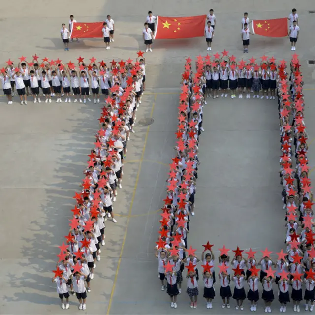 Estudiantes conmemoran el 70 aniversario de la victoria de China.