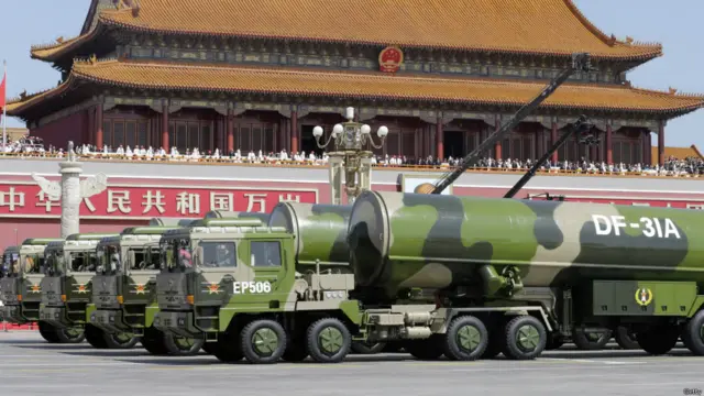 اس پریڈ میں چین پہلی مرتبہ 80 فی صد سے زائد ہتھیاروں کو عوام کے سامنے نمائش کے لیے پیش کر رہا ہے۔