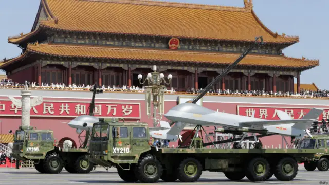 چین میں اس پریڈ کا مقصد بڑے پیمانے پر ملکی عسکری قوت کا مظاہرہ کرنے کے ساتھ ساتھ چینی افواج کا اپنے ہتھیاروں کی نمائش بھی کرنا ہے۔