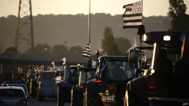 पेरिस में ट्रेक्टर प्रदर्शन