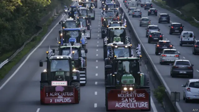 पेरिस में ट्रेक्टर प्रदर्शन