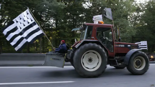 पेरिस में ट्रेक्टर प्रदर्शन