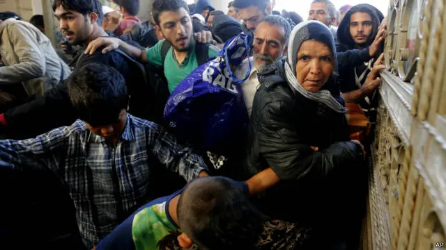 सोमबार सीमा बन्द गरिनुअघि ९ हजार जनाले हंगेरी प्रवेश गरेका अधिकारीहरुले बताएका छन्