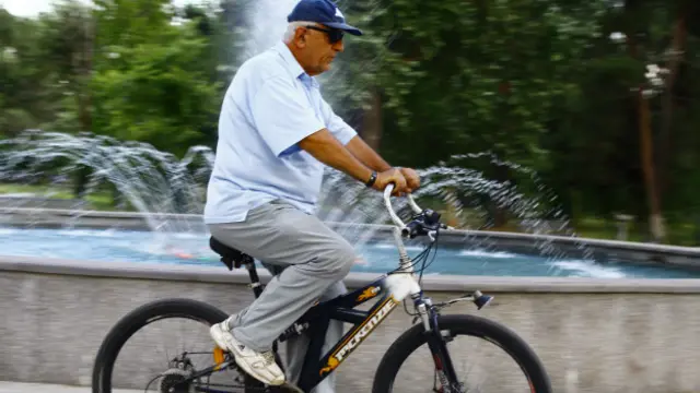 67 yaşlı təqaüdçü Leri Maqlaperidze hər gün 15 km məsafə qət edir