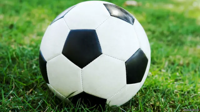 फुटबॉल 