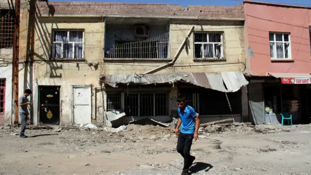 Ağustos ayında PKK'nın Silvan'daki saldırılarının ardından ilçe 'geçici askeri güvenlik bölgesi' ilan edilmişti.