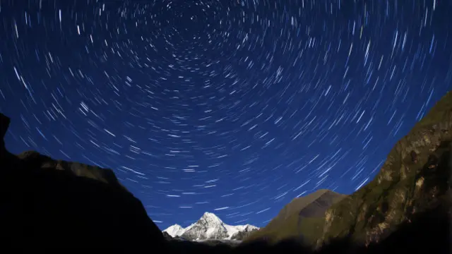 Na região do Tirol, na Áustria, o isolamento ajuda a observar céus como este