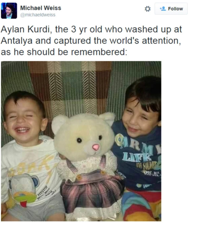 نام پسرکی که تصویرش منتشر شده آیلان است. آیلان سه ساله همراه برادر پنج سالهاش، گالیپ، و مادرشان، ریحان، غرق شدند