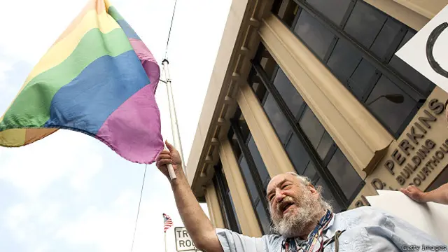 جون میں امریکہ بھر میں ایک ہی جنس کے دو لوگوں کے درمیان شادی کو جائز قرار دیا گیا تھا