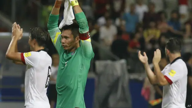 葉鴻輝賽後向球迷致意