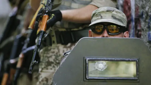 دہشت گردوں کی نفسیات سمجھنی ہے تو کسی جنرل کے دماغ سے نہیں تھیئٹر پروڈیوسر بن کے سمجھنی ہو گی