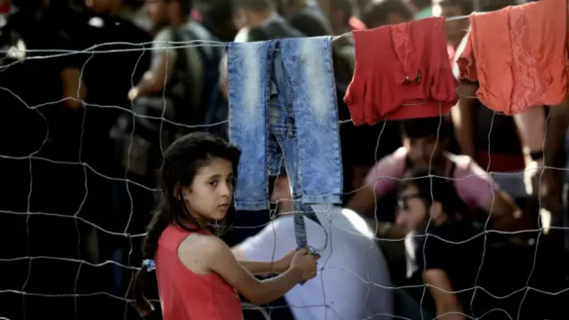 यूरोपीय संघ के देश पंहुचे प्रवासी