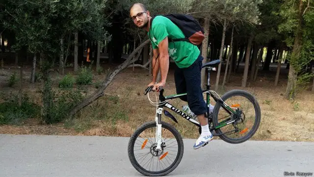 "Bəzən ağsaqqal hesab etdiklərimiz deyir ki, sənin yaşıdların maşın sürür, sənsə velosiped", Elvin Rzayev deyir