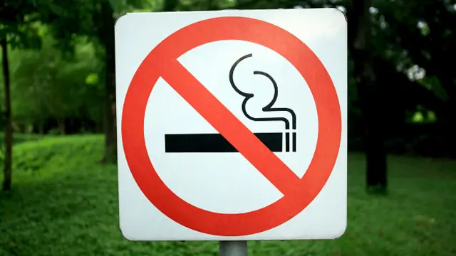 Ніщо не викликає такого бажання запалити цигарку, як отакий знак