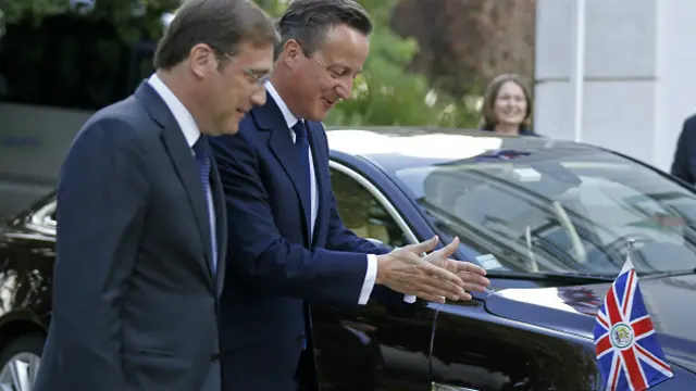 Премьер-министр Великобритании Дэвид Кэмерон с главой правительства Португалии Педру Пасушем Коэлью