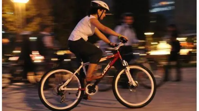 Gülər Mehdizadə Bakıda velosiped dayanacaqlarının olmamasından şikayətlənir