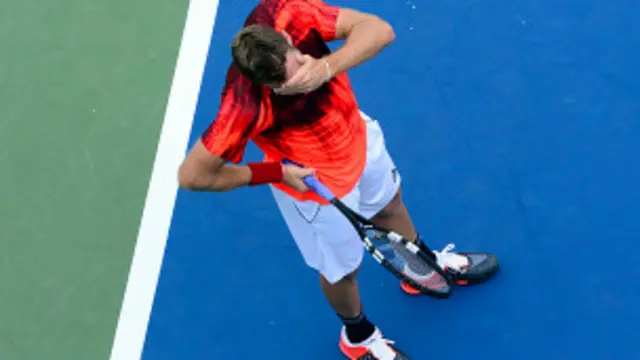 Sock comenzó a sentir mareos antes de desplomarse en el suelo.