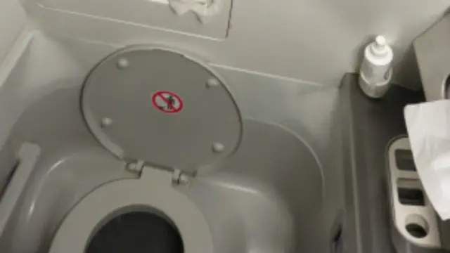 Baño en un avión