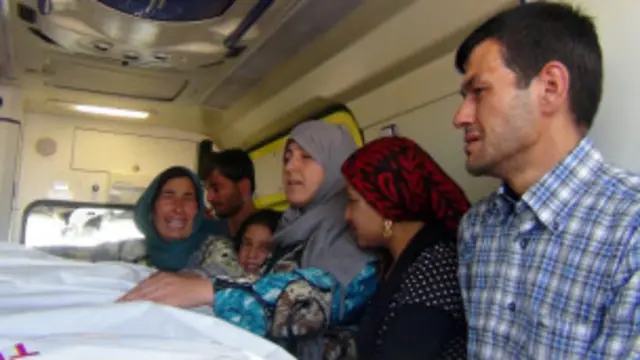 El padre regresó desde Turquía con los cuerpos de sus familiares ahogados.