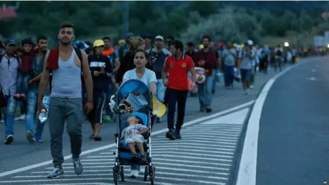 یورپی ممالک مشرق وسطیٰ اور افریقی ممالک سے آنے والے ہزاروں تارکین وطن کی وجہ سے بحران کا شکار ہیں