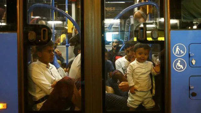 Para pengungsi dan pendatang diketahui berasal dari wilayah Timur Tengah, terutama Suriah, dan Afrika.