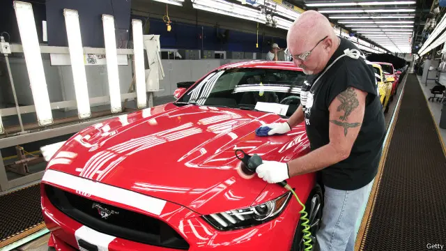 کچھ ماہرین شرحِ سود میں اضافے کے حالات کے بارے میں کافی پر امید نظر آتے ہیں