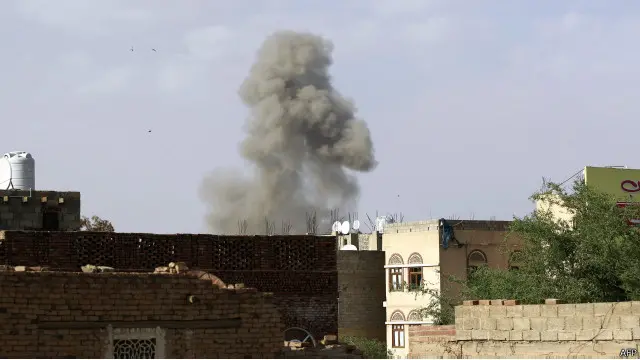 مقر وزارة الدفاع في العاصمة صنعاء التي يسيطر عليها الحوثيون، تعرضت لغارات الطائرات الإماراتية.