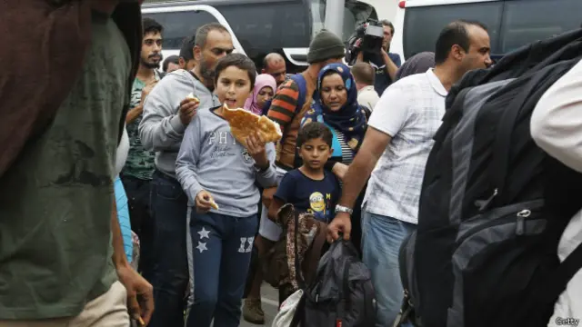 El alivio era evidente tras conseguir abandonar Hungría. "Ahora somos libres", le dijo un migrante a la agencia AP. 