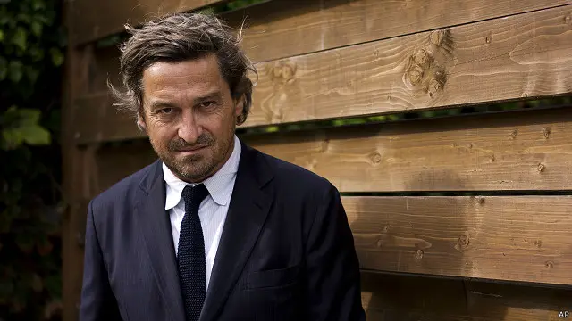 أدى الممثل لوي دو دي لونكساه دور مدير متحف اللوفر جاك جوجار