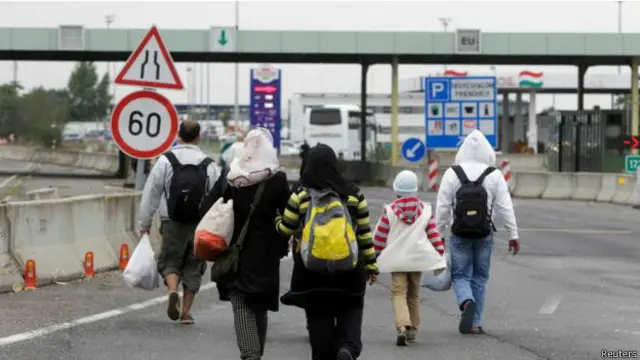 प्रवासी