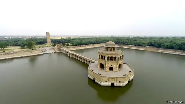 بلال اپنے منظر کو شکرے (ڈرون کیمرے) کی نگاہ سے دیکھتا ہے