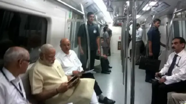फ़रीदाबाद मेट्रो में प्रधानमंत्री नरेंद्र मोदी