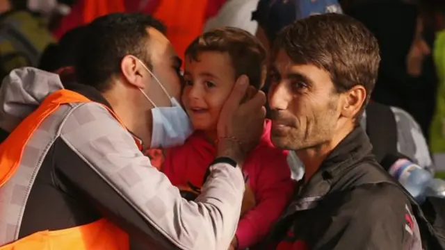 شمار زیادی در مونیخ داوطلبانه به پناهجویان کمک میکنند