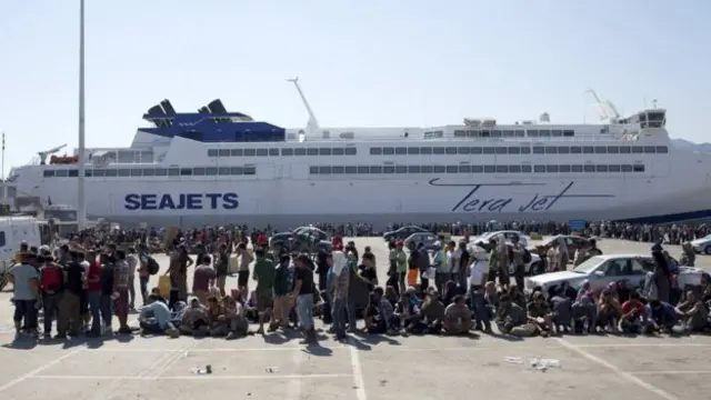 سفر پناهجویان به اروپا همچنان ادامه دارد و شمار زیادی با قایق از ترکیه درصدند تا خود را به جزایر یونان برسانند