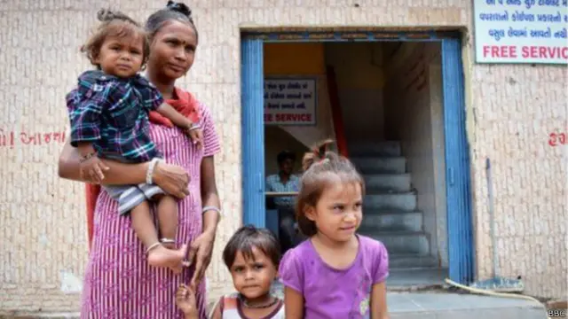 भूमि अपने परिवार के साथ