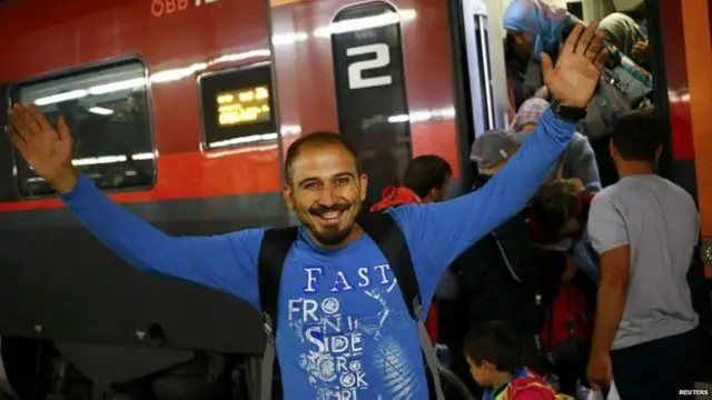 Avstriya bazar günü miqrantların daşınması üçün daha çox qatarı istifadəyə verib