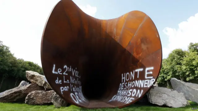 Patung Anish Kapoor