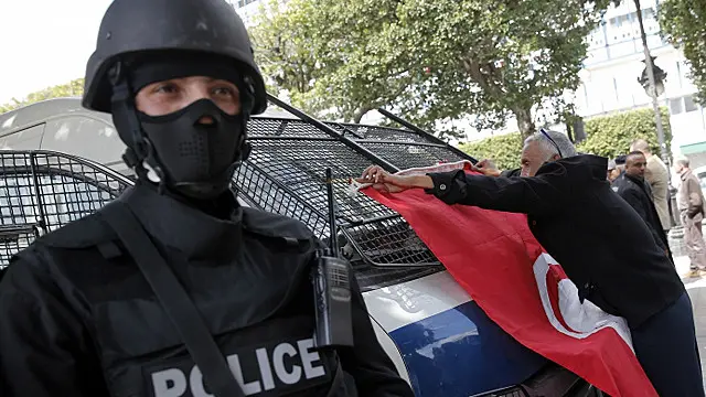 فرضت تونس حالة الطوارئ في أعقاب تعرض موقعين سياحييين لهجمات