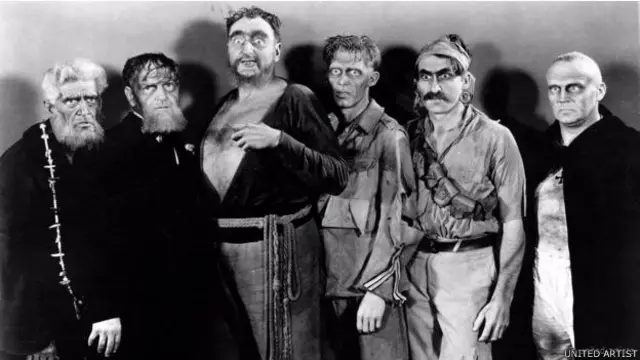 Film AS, White Zombie, tahun 1932 adalah film pertama yang mengeksplorasi mitos zombie – film itu diikuti oleh film-film lain seperti I Walked With a Zombie pada 1943.