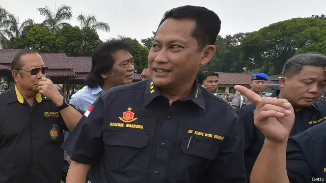 Budi Waseso kembali menegaskan idenya untuk membangun penjara khusus bagi bandar narkotik di sebuah pulau terpencil yang dikelilingi kolam penuh buaya. 